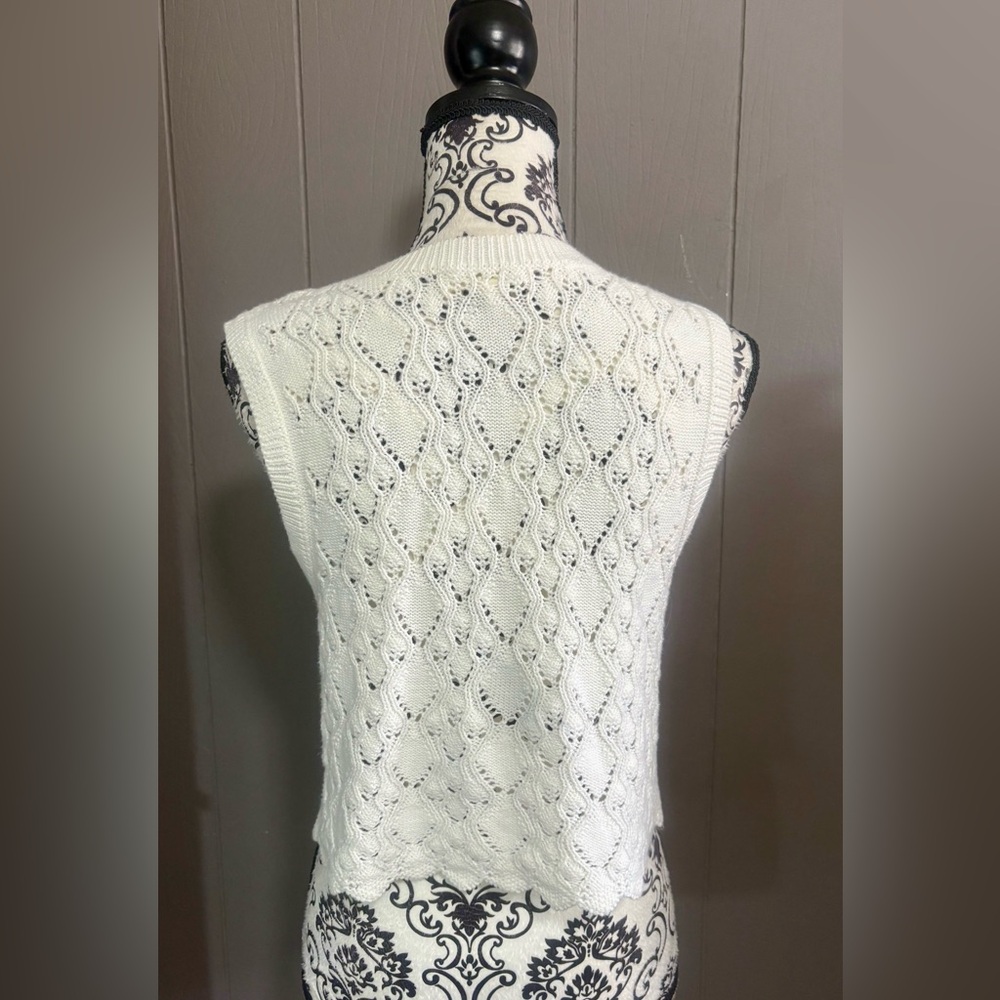 CLEO + WOLF White Cropped Sweater Knit Vest - Picture 3 of 6